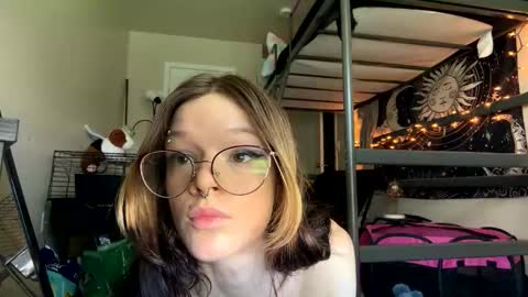 Snapshot of shivvedcl1ttt chatting on 04.16.26 Eva Marie online show from 04.16.26