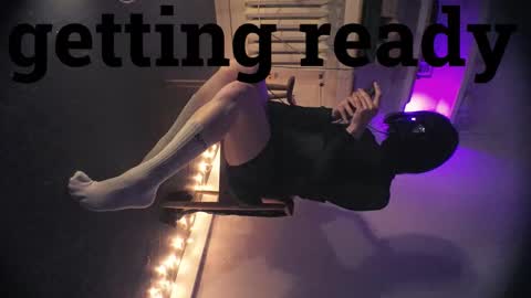 Snapshot of shoes_europe chatting on 11.19.25 Vara online show from 11.19.25