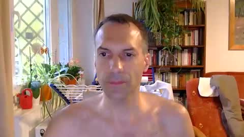 Snapshot of shsfdfl198152 chatting on 09.10.25 Dniel Gyrffy online show from 09.10.25