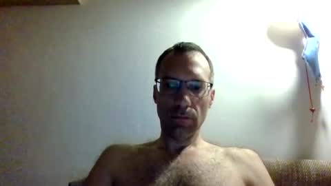 Snapshot of shsfdfl198152 chatting on 09.11.25 Dniel Gyrffy online show from 09.11.25