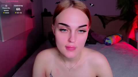 Snapshot of shuhuameow chatting on 10.29.25 Emly online show from 10.29.25