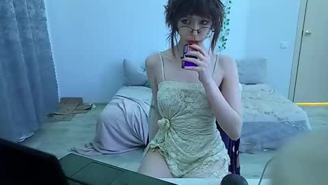 Snapshot of shushencii chatting on 09.17.25 Aria online show from 09.17.25