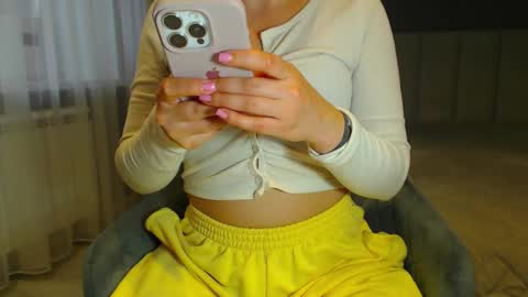 shy_26 online show from 10.22.25