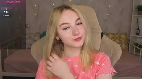 Snapshot of shy__polly chatting on 06.07.26 Polly online show from 06.07.26