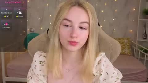 Snapshot of shy__polly chatting on 06.16.26 Polly online show from 06.16.26