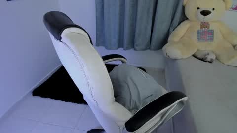 Nahomy online show from 12.14.24