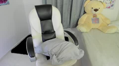 Nahomy online show from 12.16.24