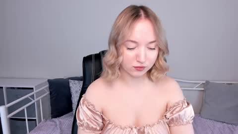 Snapshot of shy_annacutie chatting on 02.11.25 Anna online show from 02.11.25