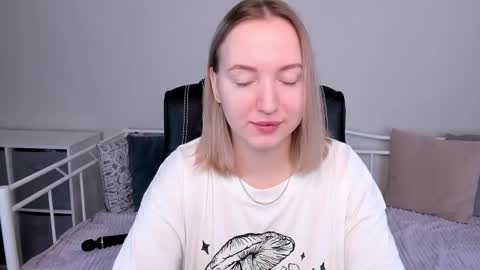 Snapshot of shy_annacutie chatting on 02.25.25 Anna online show from 02.25.25