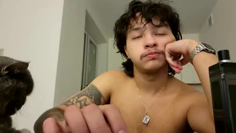 Snapshot of shy_boy17 chatting on 01.10.25 your shy boy online show from 01.10.25