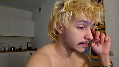 Snapshot of shy_boy17 chatting on 01.06.26 your shy boy online show from 01.06.26