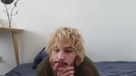 Snapshot of shy_boy17 chatting on 02.12.26 your shy boy online show from 02.12.26