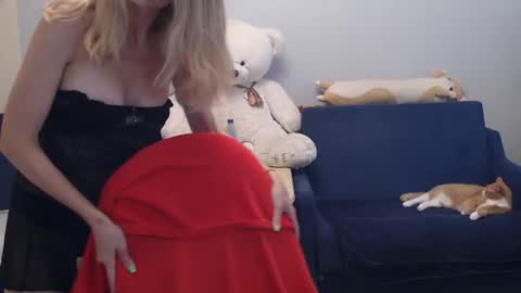 Snapshot of shy_moony chatting on 07.27.26 just Alex online show from 07.27.26