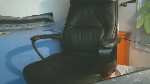 shyboyhugecum2020 online show from 10.06.25