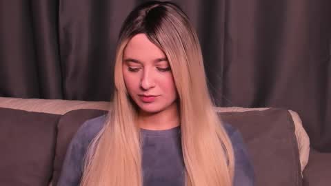 Snapshot of shybunny01 chatting on 10.18.25 Mary online show from 10.18.25