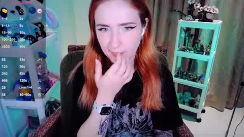 Snapshot of shyfoxxxy chatting on 05.09.26 Effie online show from 05.09.26