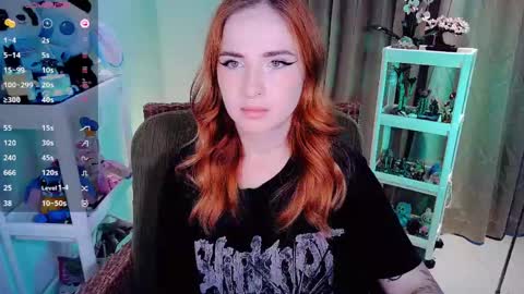 Snapshot of shyfoxxxy chatting on 05.12.26 Effie online show from 05.12.26