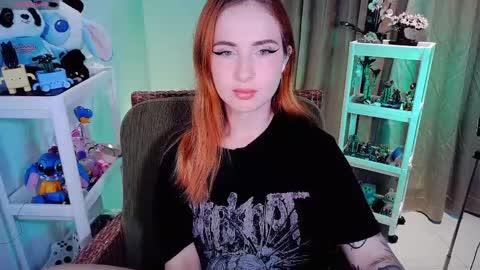 Snapshot of shyfoxxxy chatting on 05.17.26 Effie online show from 05.17.26