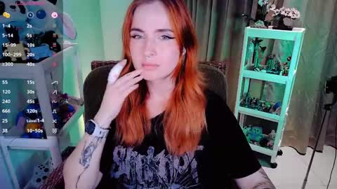Snapshot of shyfoxxxy chatting on 05.19.26 Effie online show from 05.19.26