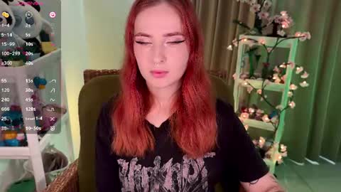 Snapshot of shyfoxxxy chatting on 07.18.26 Effie online show from 07.18.26