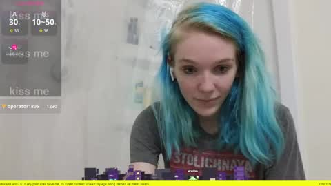 Snapshot of shyohiogirl chatting on 06.08.26 Hippie online show from 06.08.26