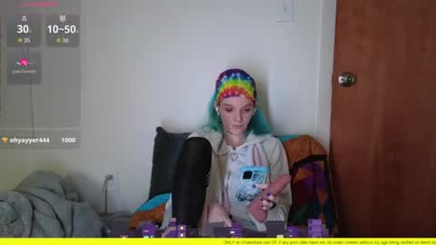 Snapshot of shyohiogirl chatting on 06.10.26 Hippie online show from 06.10.26