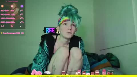 Snapshot of shyohiogirl chatting on 07.18.26 Hippie online show from 07.18.26