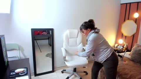 Mia online show from 12.01.24