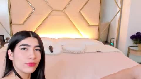 Siara and Zoe tattoo online show from 11.04.25