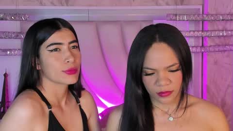 Snapshot of siara_lewis_ chatting on 05.11.26 Siara and Zoe tattoo online show from 05.11.26