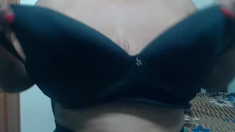 Snapshot of siblley chatting on 02.14.25 sara online show from 02.14.25