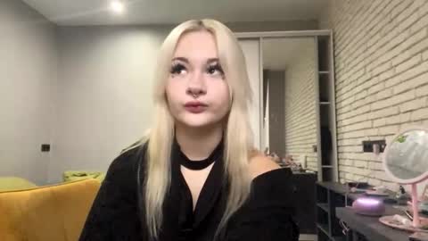 Snapshot of sibylbernhard chatting on 12.17.25 Viki online show from 12.17.25