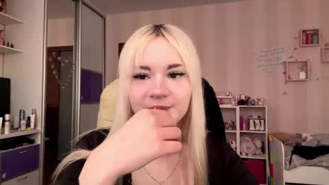 Snapshot of sibylbernhard chatting on 03.02.26 Viki online show from 03.02.26