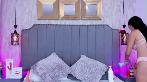 Snapshot of sienna_lorengb chatting on 02.04.25 Camila Vargas online show from 02.04.25