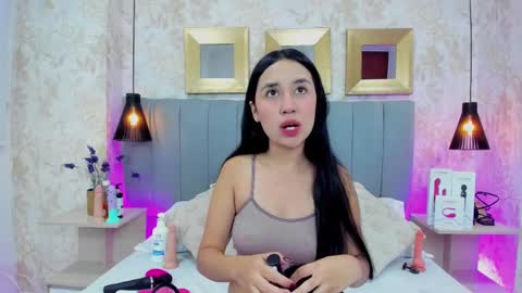 Snapshot of sienna_lorengb chatting on 02.12.25 Camila Vargas online show from 02.12.25