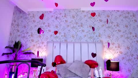 Snapshot of sienna_lorengb chatting on 02.14.25 Camila Vargas online show from 02.14.25