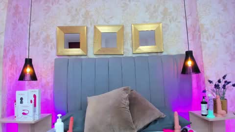 Snapshot of sienna_lorengb chatting on 02.21.25 Camila Vargas online show from 02.21.25