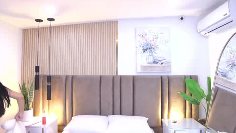 Snapshot of sienna_lorengb chatting on 10.25.25 Camila Vargas online show from 10.25.25