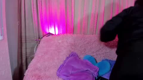 Snapshot of sienna_lux01 chatting on 06.17.26 sienna_lux01 online show from 06.17.26