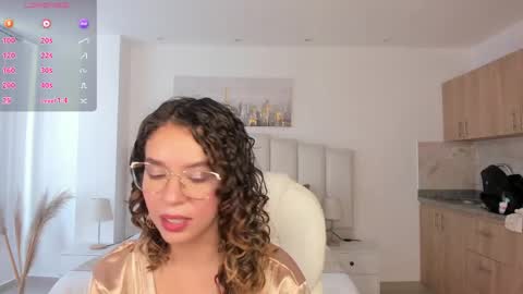 Snapshot of sienna_luxor chatting on 05.24.26 siiena online show from 05.24.26