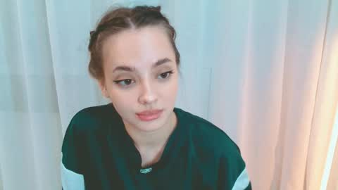 Snapshot of siennamia chatting on 05.27.26 Sienna Mia online show from 05.27.26