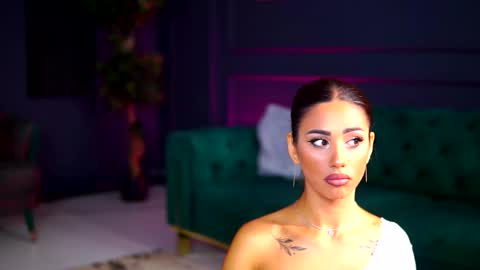 Sienna online show from 09.20.25