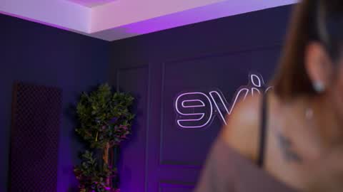 Sienna online show from 11.29.25