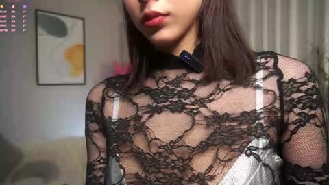 Snapshot of signehinz chatting on 10.05.25 Eva online show from 10.05.25