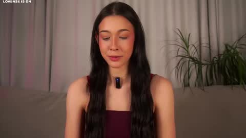 Snapshot of signehinz chatting on 11.24.25 Eva online show from 11.24.25