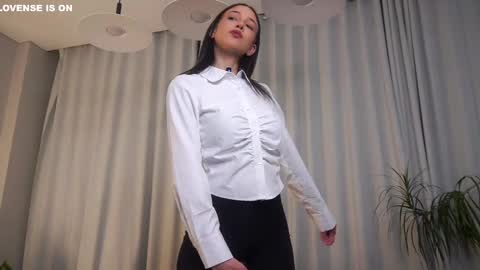 Snapshot of signehinz chatting on 01.16.26 Eva online show from 01.16.26