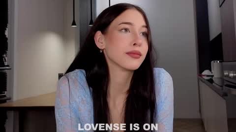 Snapshot of signehinz chatting on 02.10.26 Eva online show from 02.10.26