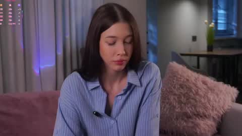 Snapshot of signehinz chatting on 05.15.26 Eva online show from 05.15.26