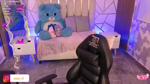 Siiam Tay online show from 10.25.25