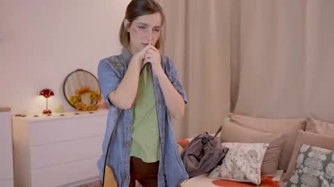 Snapshot of silent_chill chatting on 10.29.25 Chilli online show from 10.29.25